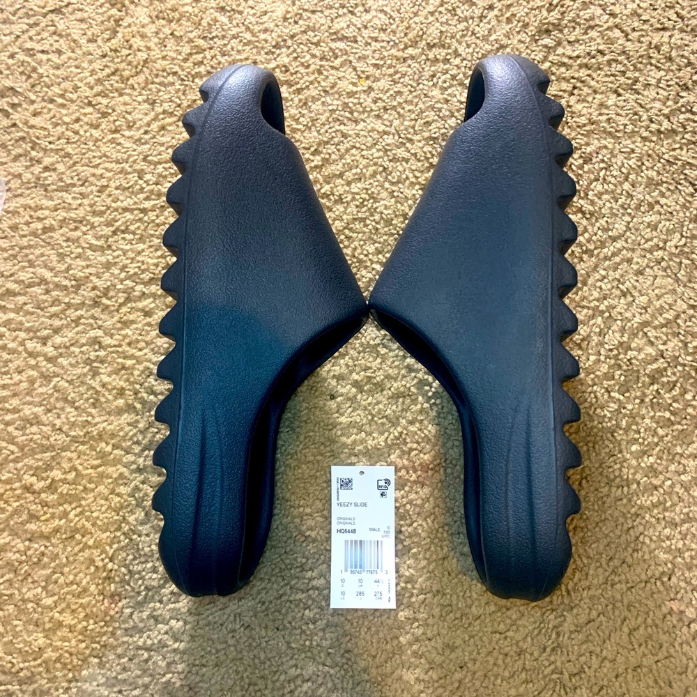 Adidas Yeezy Slides Onyx - NEGOTIABLE - BRAND NEW